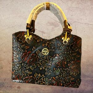 On Trend 3D Floral Pattern Tote ShoulderBag Goldtone Zipper/Hardware Medium Size